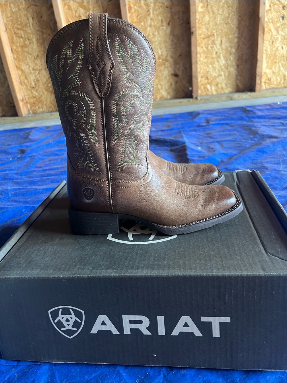 Ariat Brown Leather Pull-On Western Cowboy Boots with Green Stitching - Picture 2 of 3